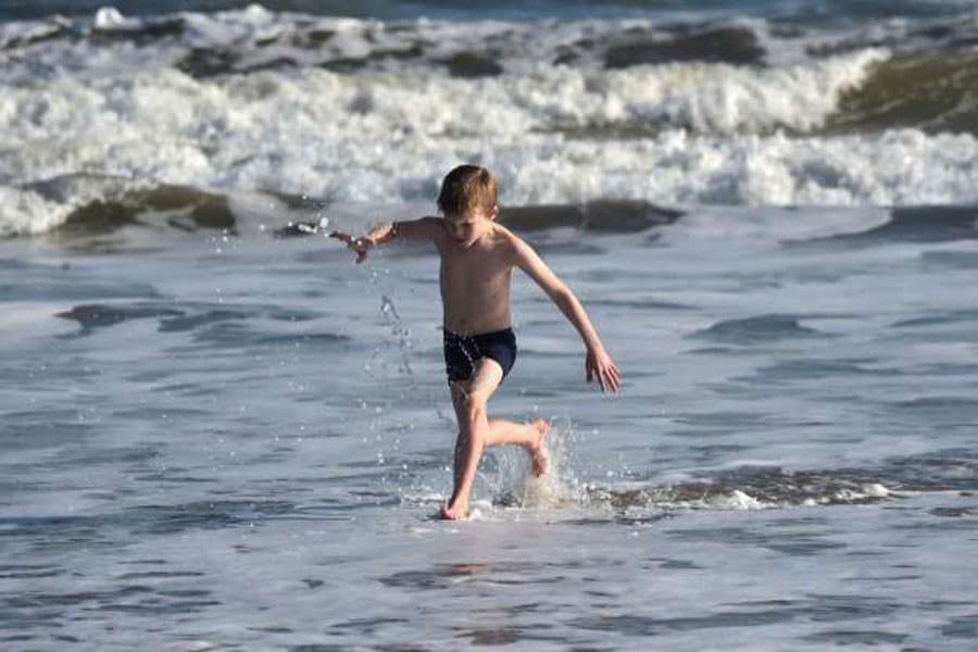 Britain records warmest February since 1910