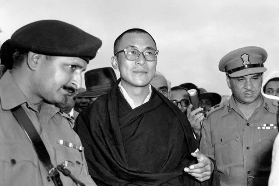 China defends Tibet policies