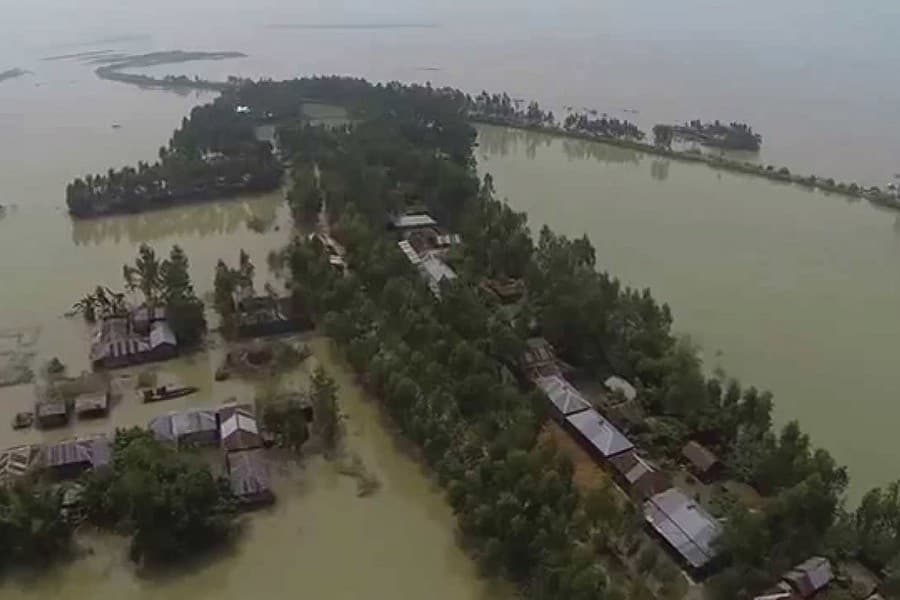 Understanding complex challenges of disaster displacement
