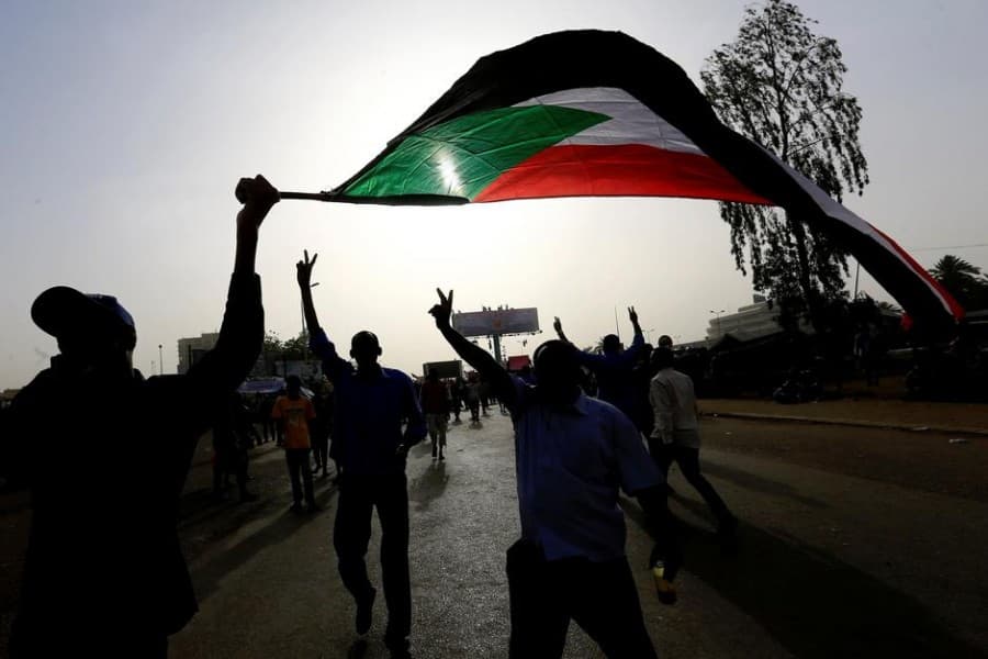 Sudanese protesters defy curfew after army ousts Bashir