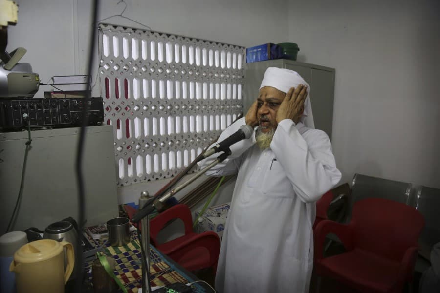 Sri Lanka Muslims brave militant threats for Jumma prayers