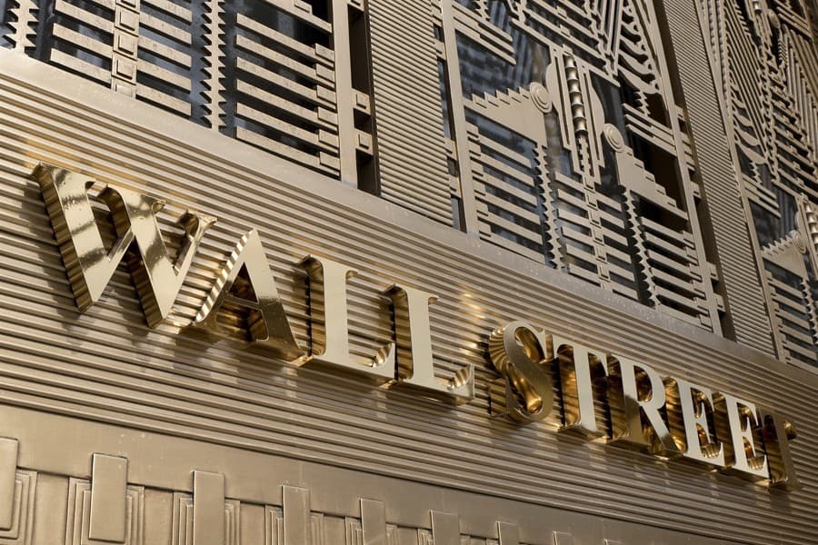 US stocks end higher on global trade hopes