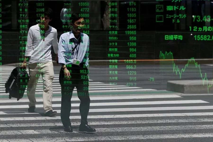 Asian stocks mixed amid trade concerns
