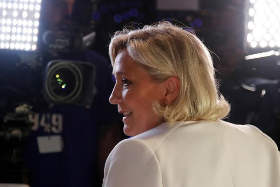 Pro-Europe vote fragments but limits nationalist gains in EU election