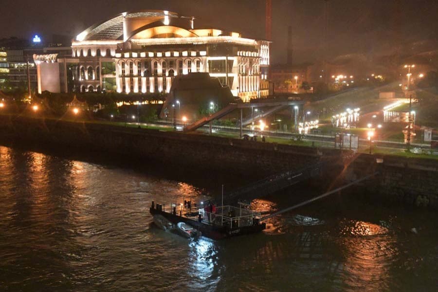 Seven S Korean tourists dead, 21 missing after boat sinks in Hungary