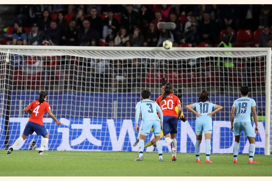 Chile beat Thailand but both  eliminated from World Cup