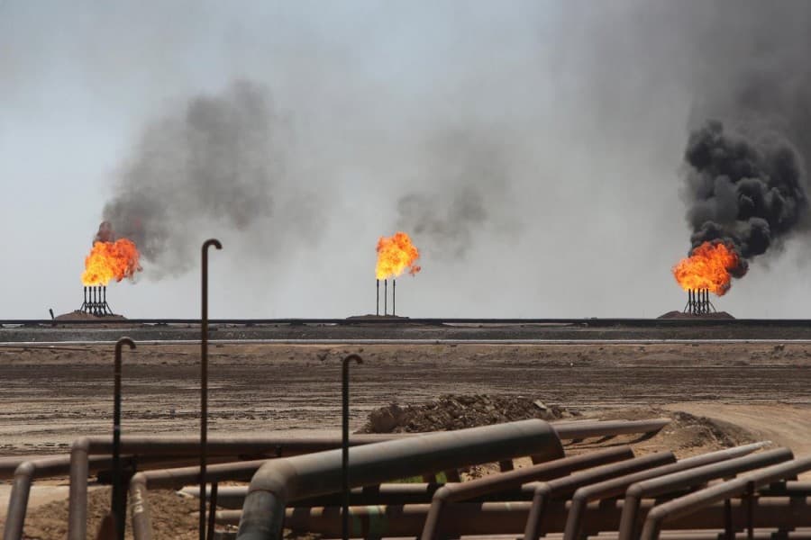 Exxon's $53 billion Iraq deal hit by contract snags, Iran tensions: Sources