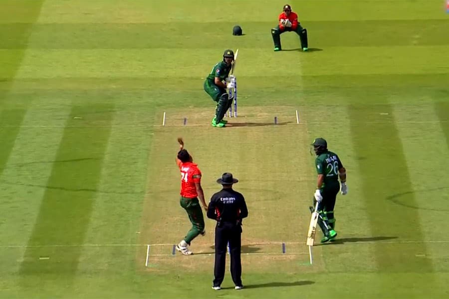 Pakistan elect to bat after winning toss