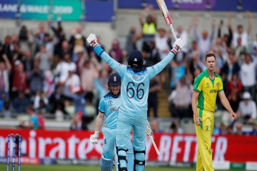 Rampant England end Australia's title defence to roar into final