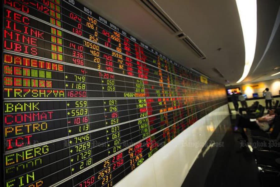 Southeast Asian stocks inch lower on trade worries