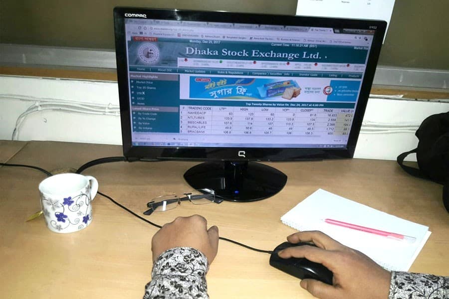 Weekly market review: Stocks ride four-week winning streak