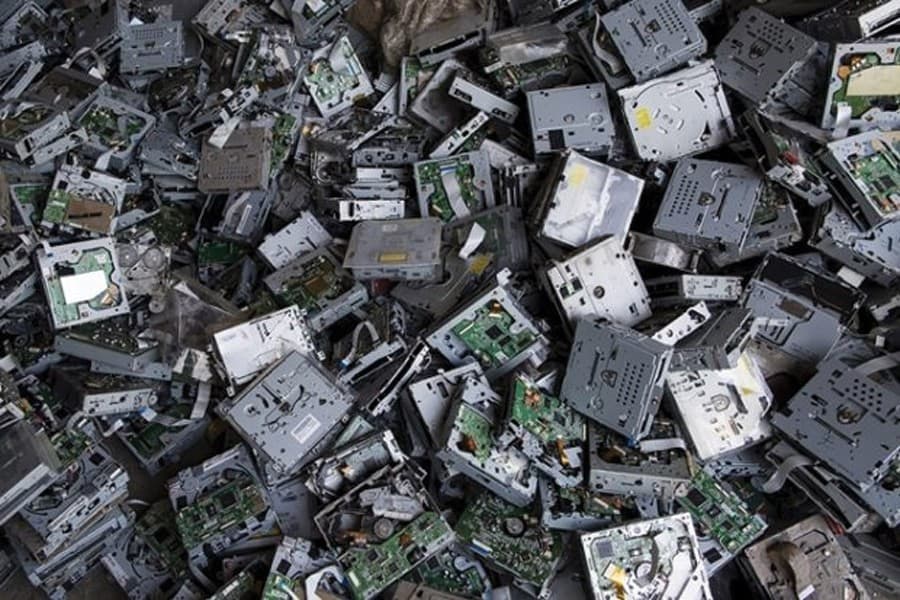 ICT: Clean environmental image but e-waste is already a serious concern