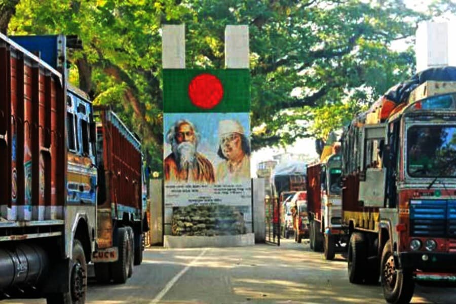 Benapole port: Traffic chaos takes its toll on trade
