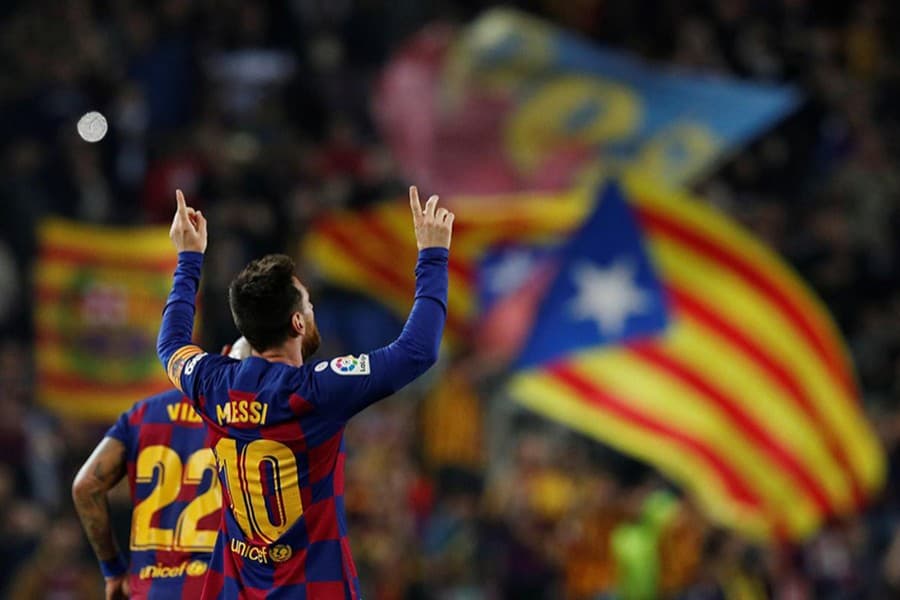 Magical Messi sends Barcelona top in Valladolid rout