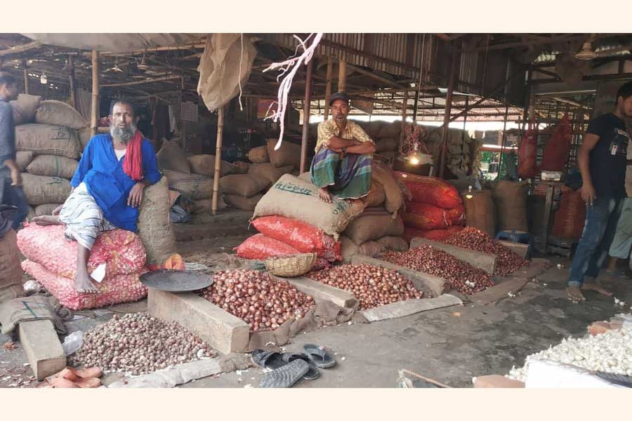 Wholesalers in Khulna town sell local onion  at Tk 175-180 per kg