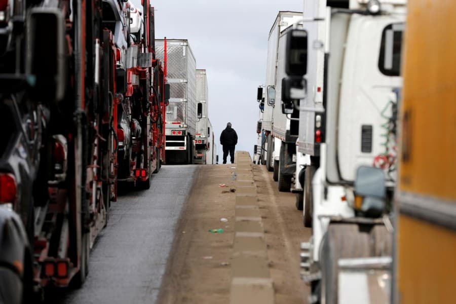 US, Canadian officials converge on Mexico City to seal final changes to trade deal
