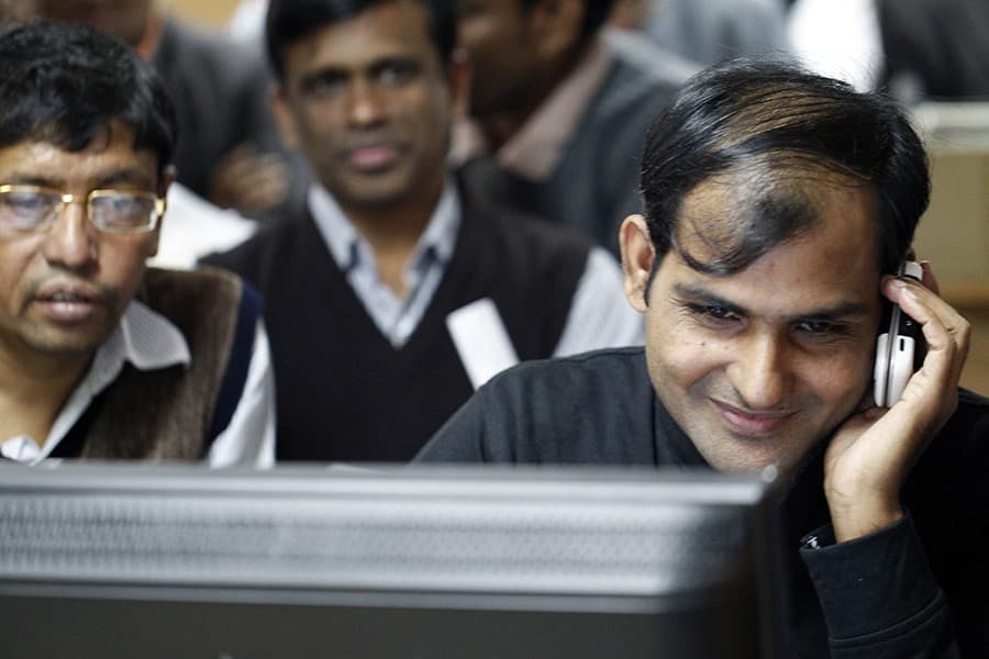 Bourses post modest gain in early trading