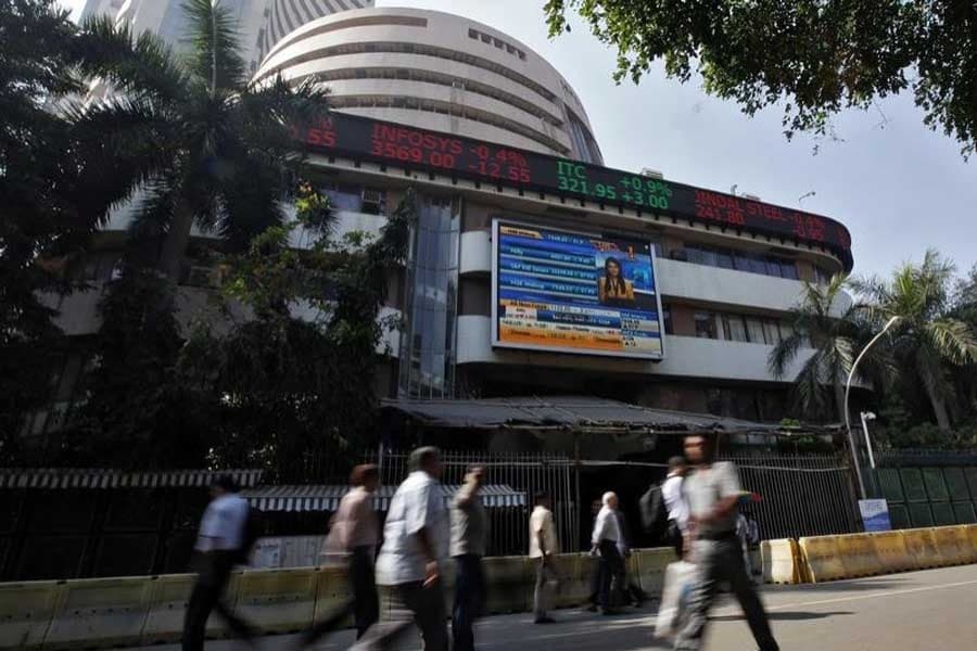 IT stocks propel Indian shares to all-time high
