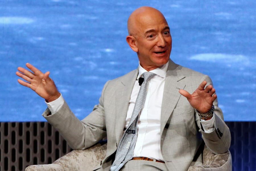 Amazon boss Jeff Bezos announces $1bn Indian investment