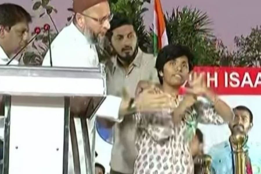 India woman arrested for chanting 'long live Pakistan' at protest