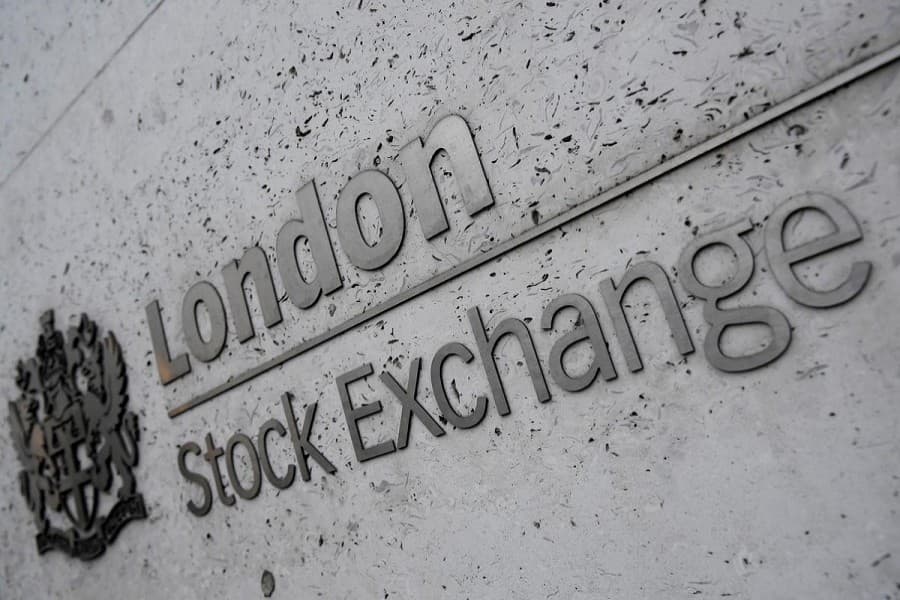 World stocks drop for third day as recovery hopes falter