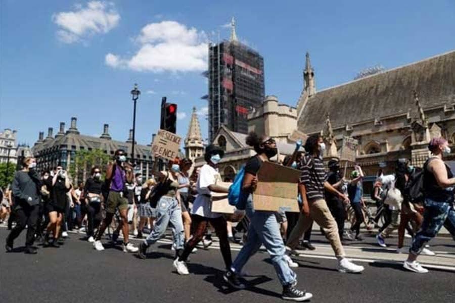 Protesters rally in London, Berlin in solidarity with US demonstrations