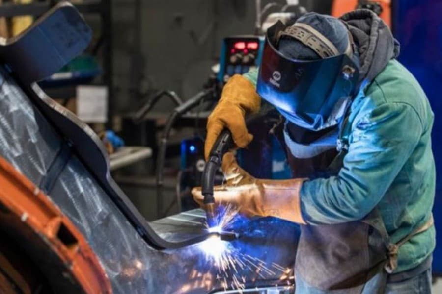 US manufacturing activity rebounds in June