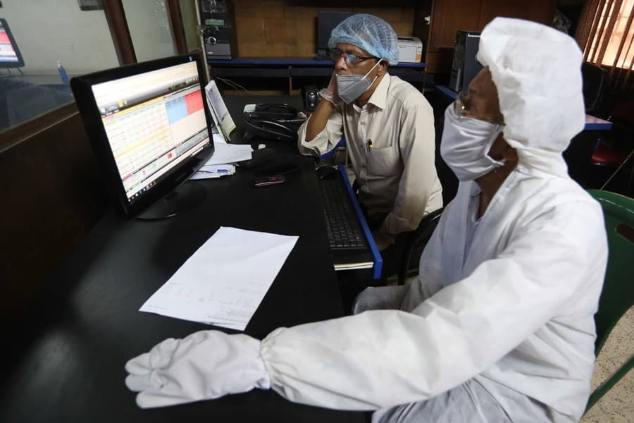Bourses extend winning streak amid rising turnover