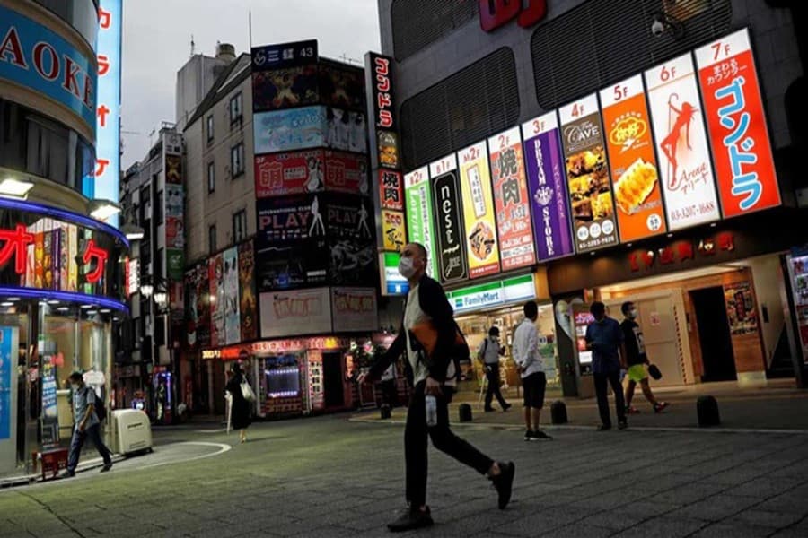 Health experts put Tokyo on highest Covid-19 alert