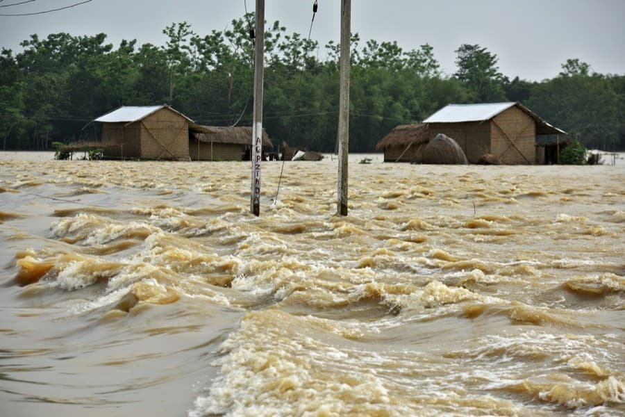 Jamuna devours several hundred houses in Sirajganj