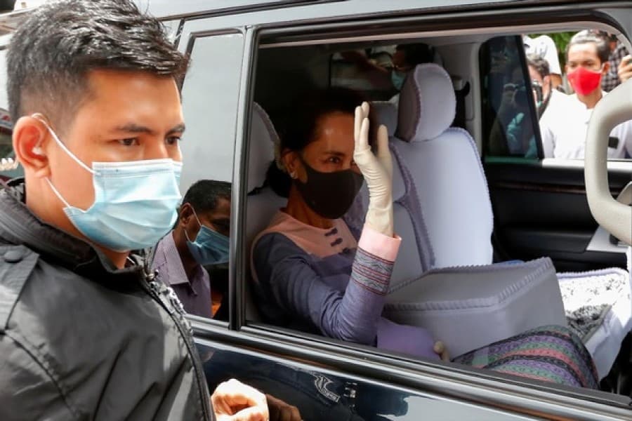 Suu Kyi confirms contesting for second term