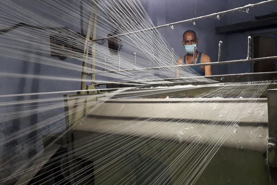 Indian economy likely to see record quarterly slump as pandemic hits