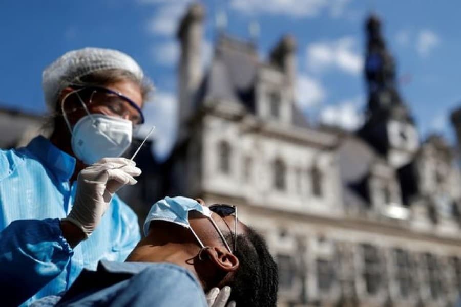 Paris to close bars, raise coronavirus alert to maximum