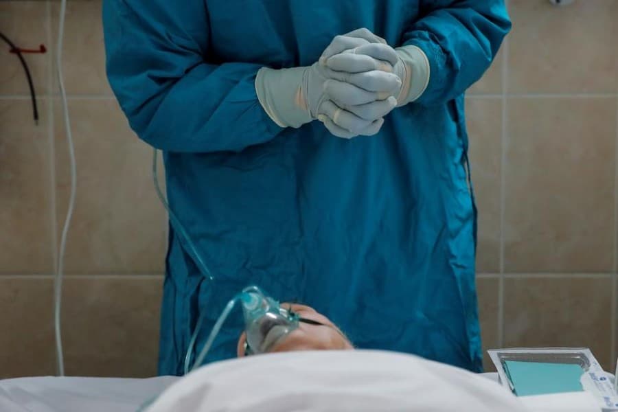 Global coronavirus cases rise by a daily record of 0.4m