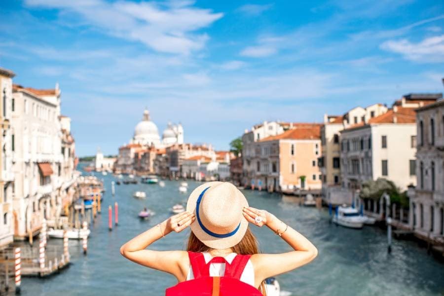 European tourism industry sees partial recovery amid pandemic