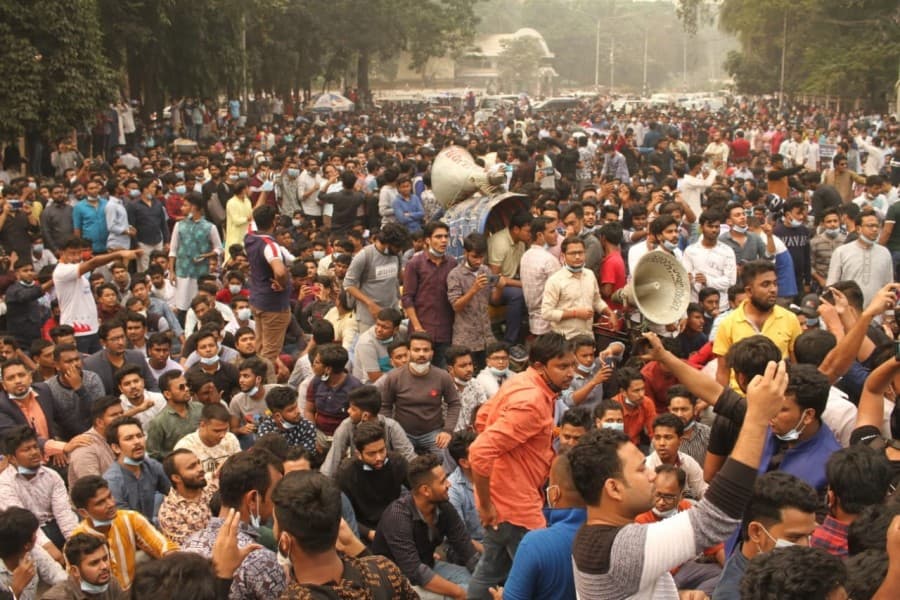 BCL activists demonstrate against vandalism of Bangabandhu sculpture