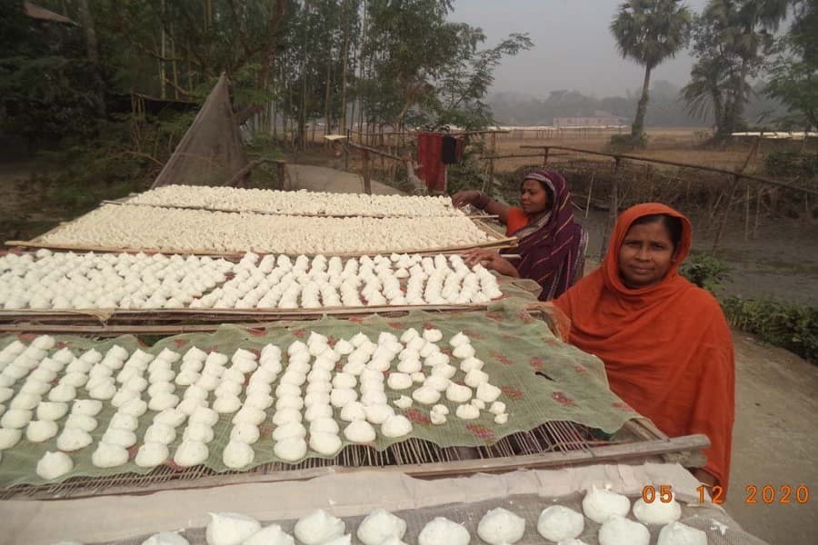 Artisans busy preparing kumrabori