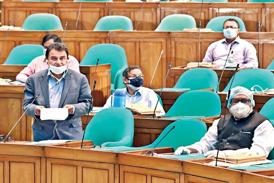 Finance minister says number of loan defaulters stands at 334,982