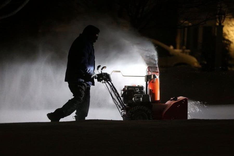Tornadoes, cold across US kill 21, disrupt vaccinations
