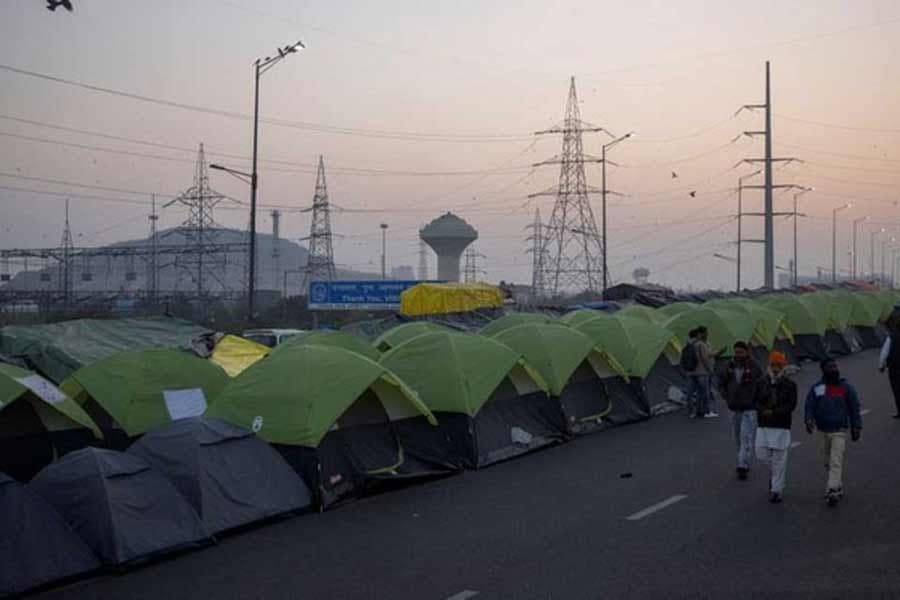 Indian farmers plan major road blockade to mark 100th day of protests