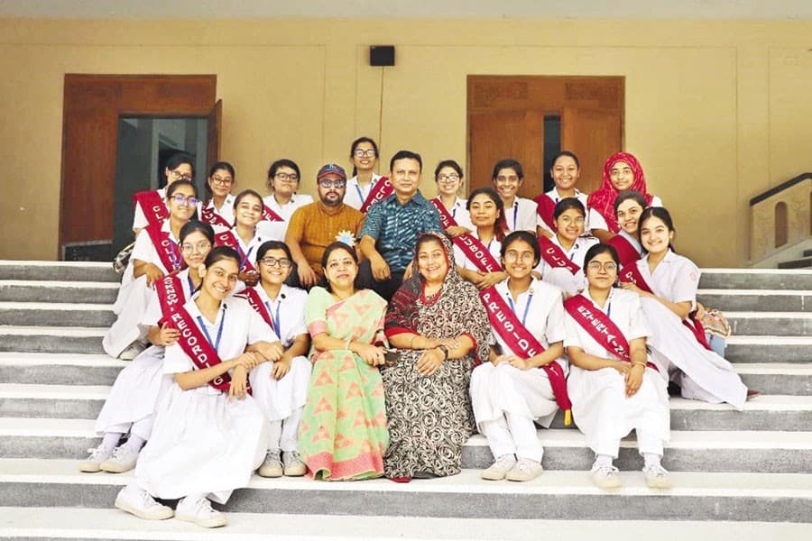Youths learn English through festive competition