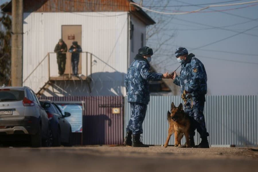 Russian police step up security at Navalny prison ahead of protest