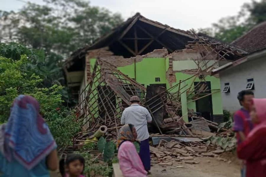 Java quake kills seven Indonesians