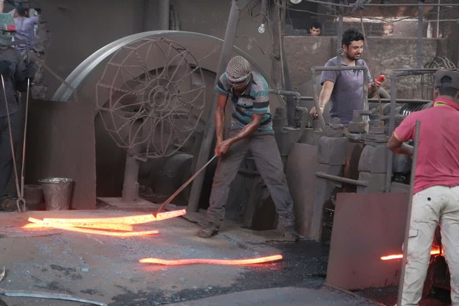 Covid pandemic and economic crisis: Why does the impact on labour markets vary?