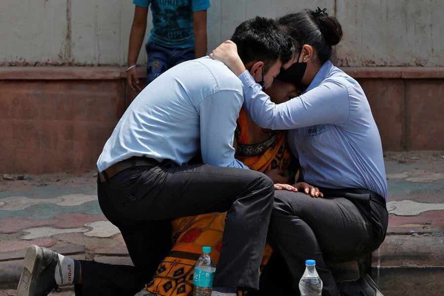 India's COVID-19 patients turn to black market for drugs due to shortage