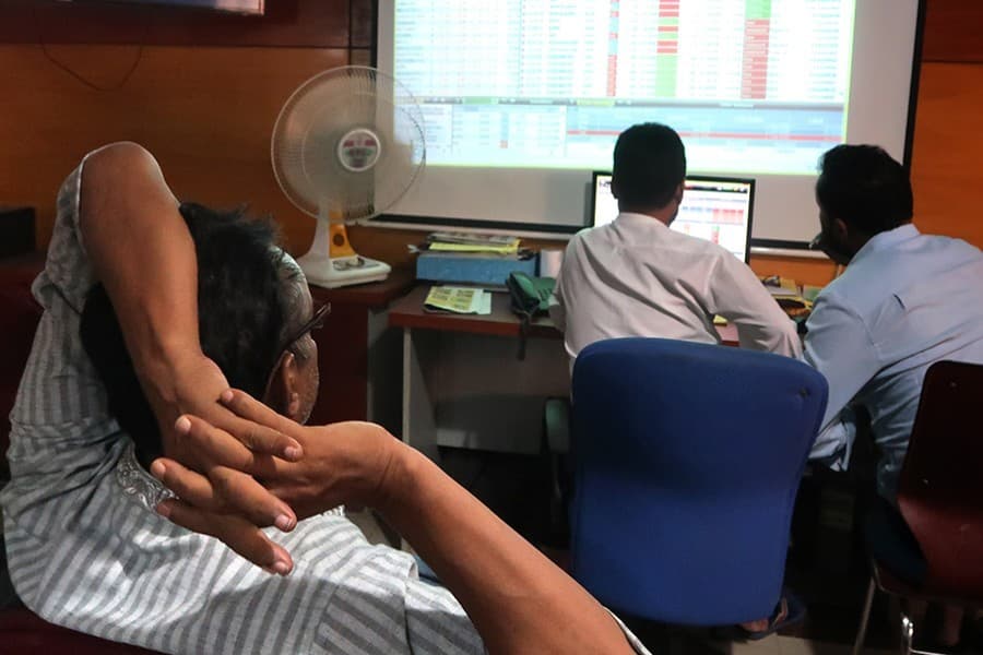 Stocks open mixed trend amid lockdown