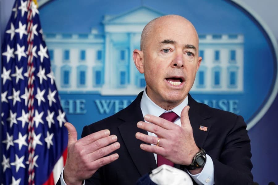 US to limit immigration arrests in or near courthouses