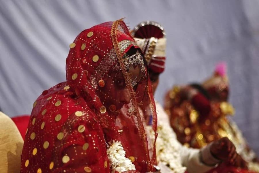 Young brides' deaths trigger dowry crackdown in southern India