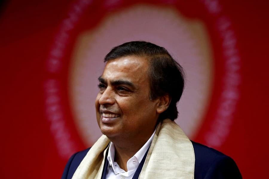 Indian tycoons face off in race to green energy domination