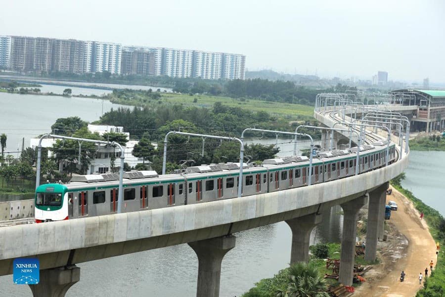 Evolution of commuting modes in Dhaka